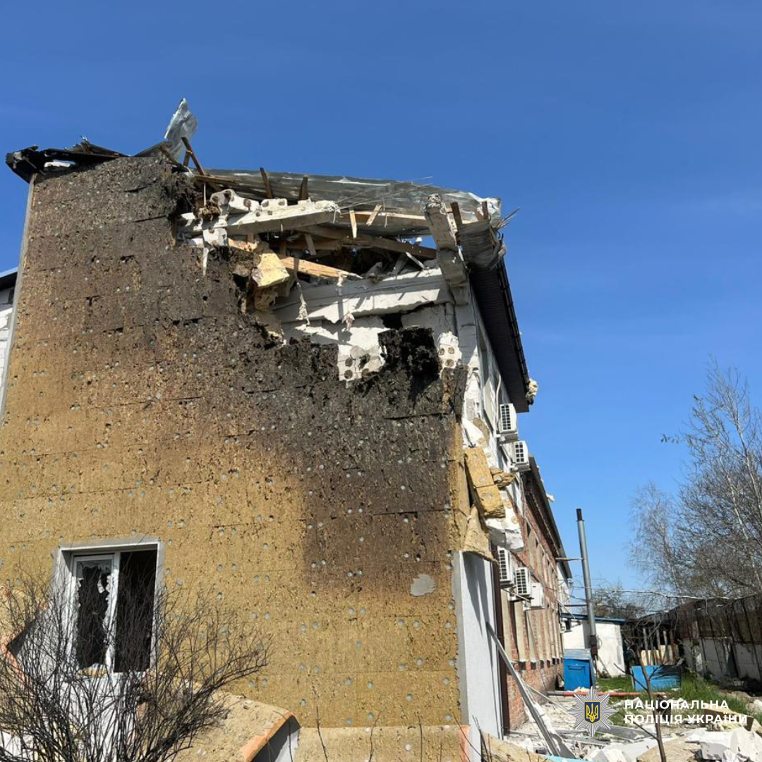 поліцейські документують черговий воєнний злочин окупантів