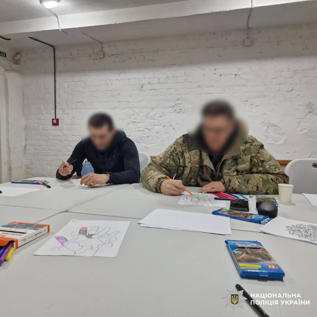 Психолог поліції Харківщини провела арттерапевтичне заняття для військовослужбовців, які проходять реабілітацію