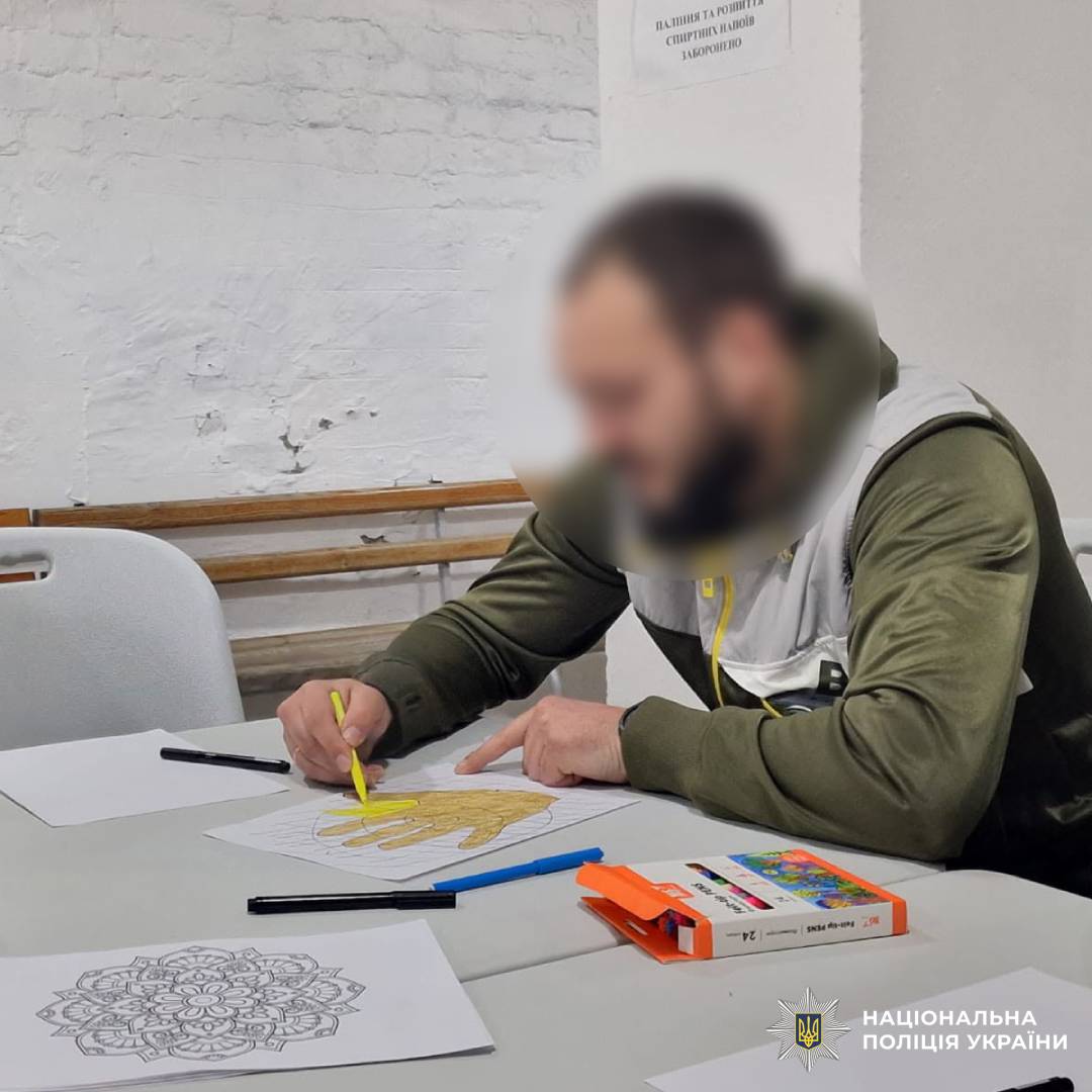 Психолог поліції Харківщини провела арттерапевтичне заняття для військовослужбовців, які проходять реабілітацію