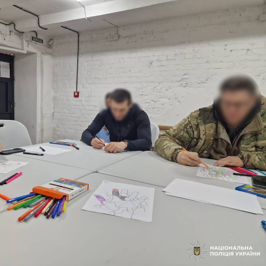 Психолог поліції Харківщини провела арттерапевтичне заняття для військовослужбовців, які проходять реабілітацію