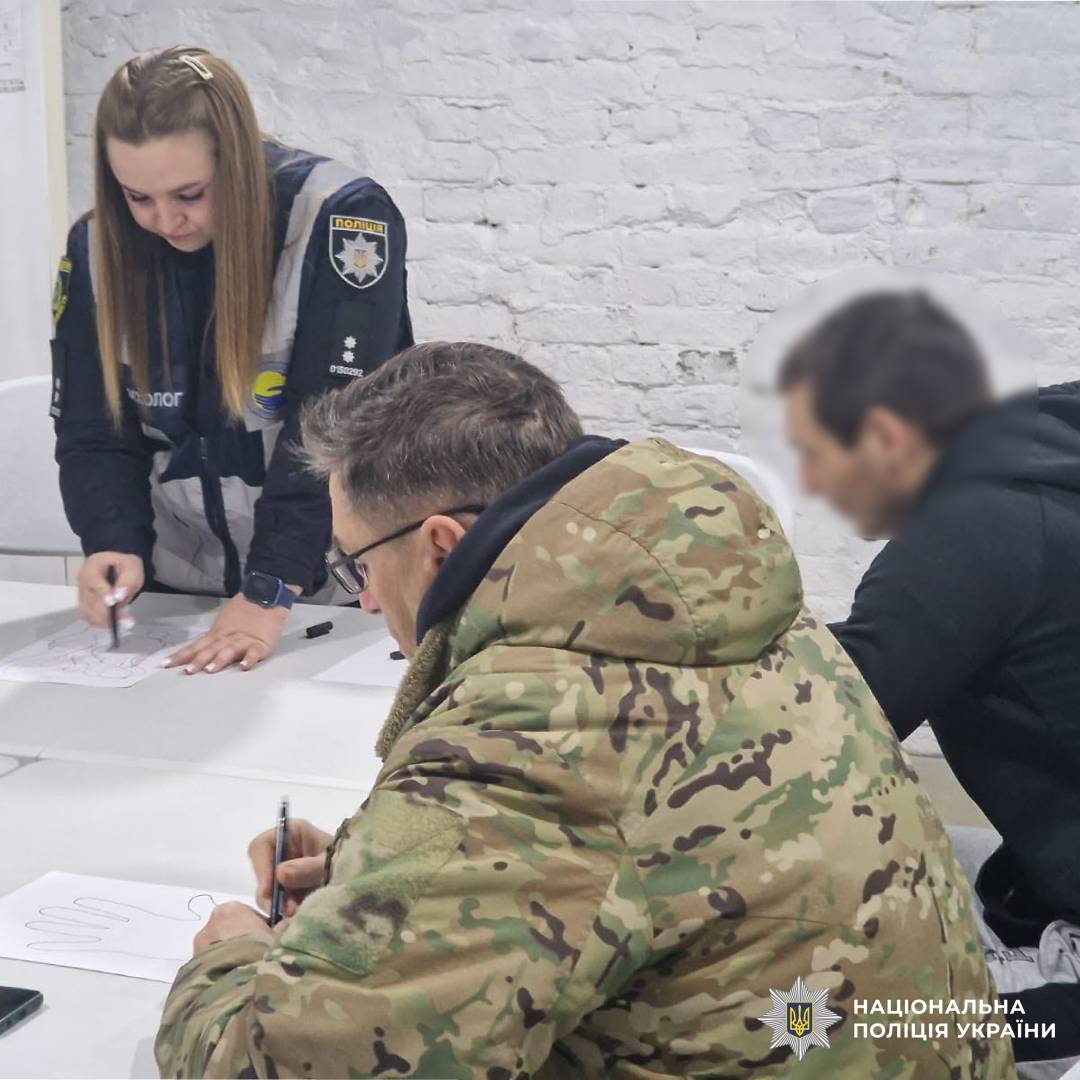 Психолог поліції Харківщини провела арттерапевтичне заняття для військовослужбовців, які проходять реабілітацію