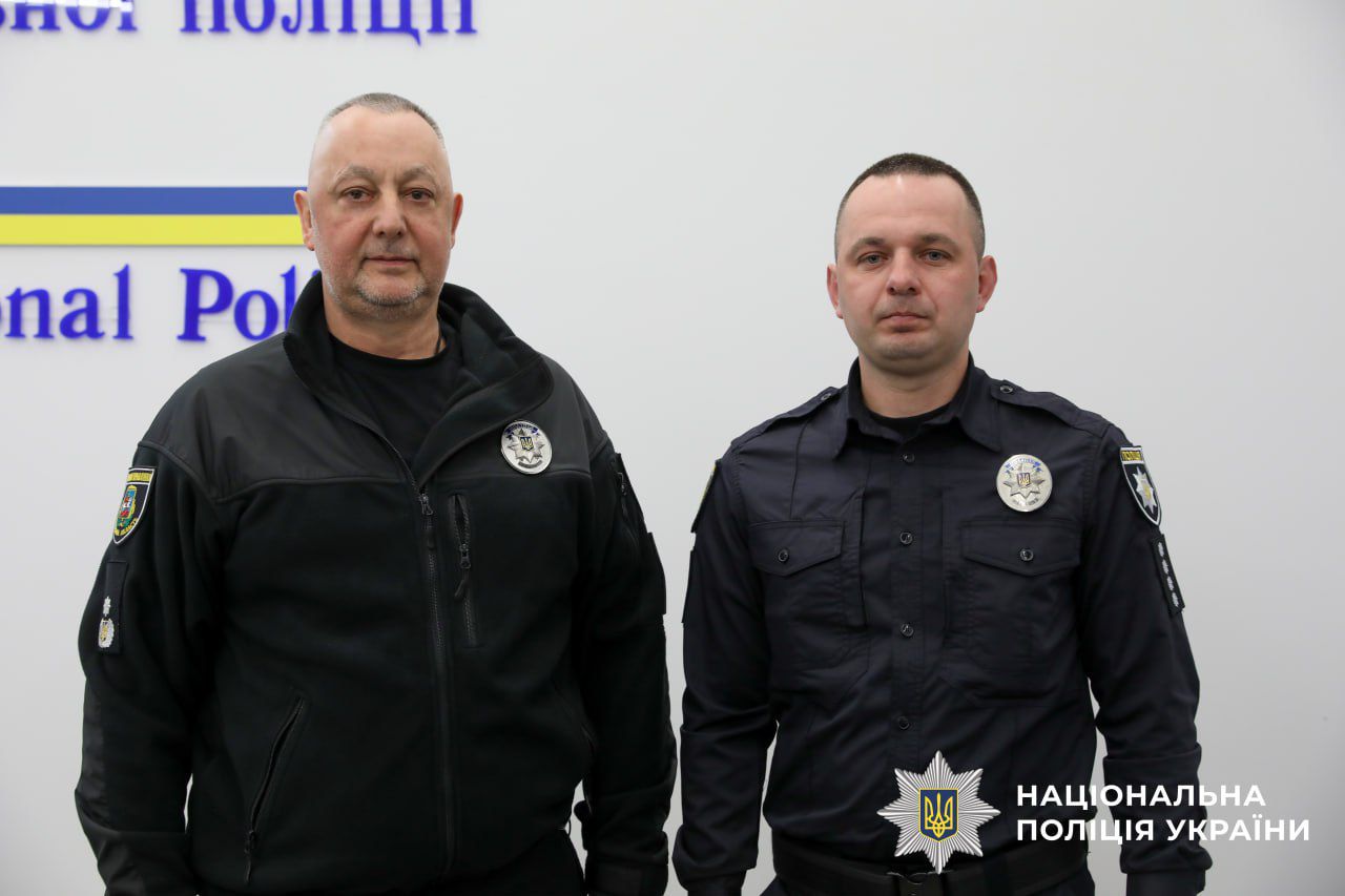 На фотографії зображено відзначення кращих оперативників Київщини.