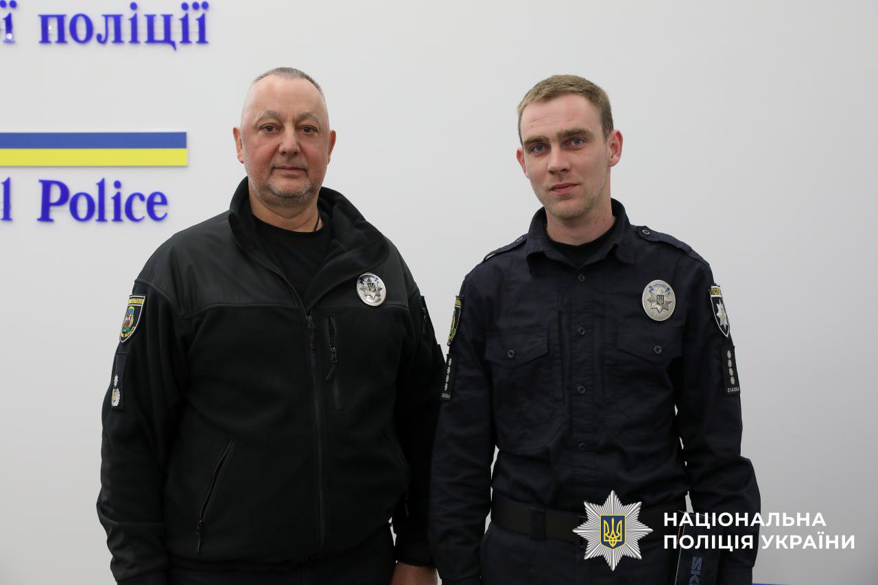 На фотографії зображено відзначення кращих оперативників Київщини.