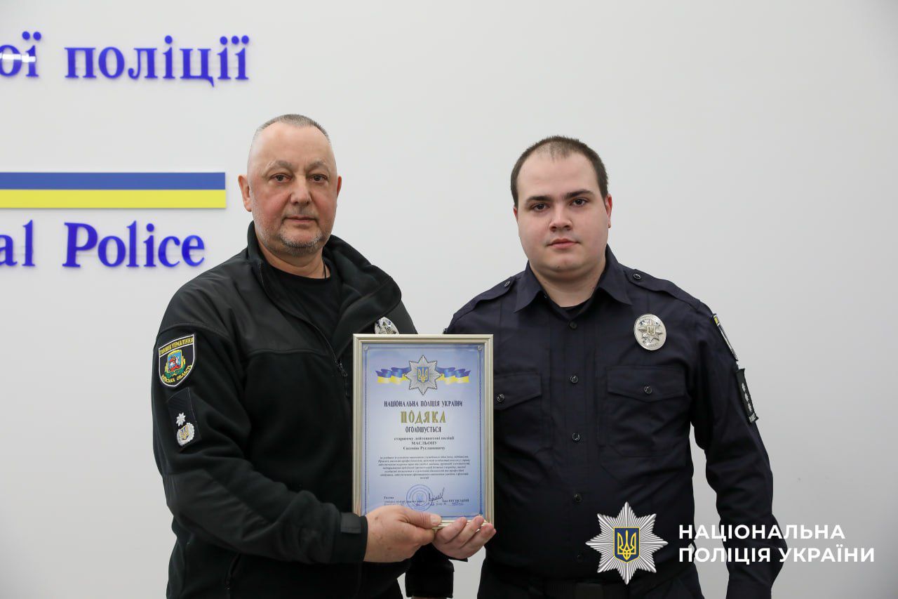 На фотографії зображено відзначення кращих оперативників Київщини.