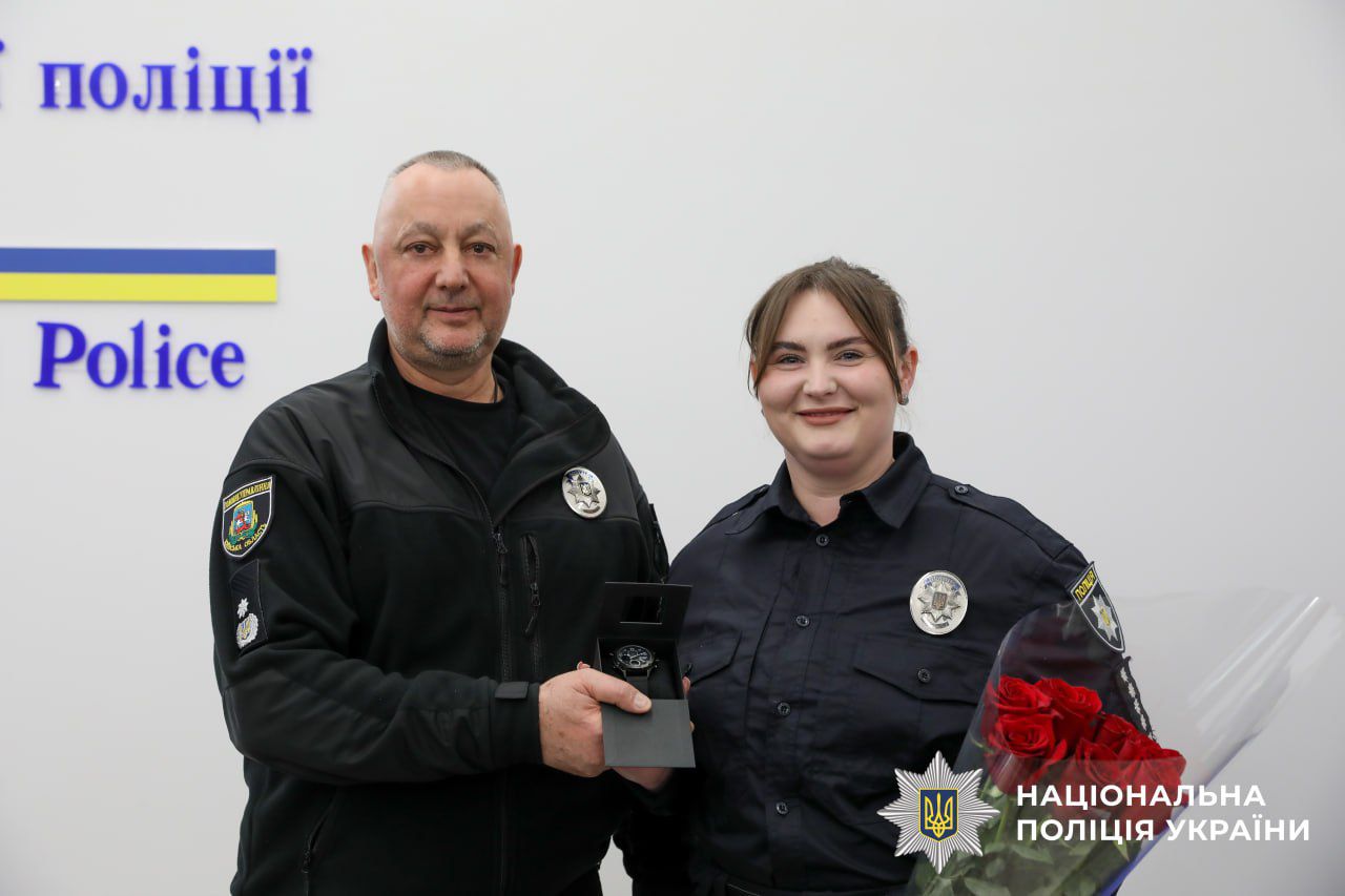 На фотографії зображено відзначення кращих оперативників Київщини.