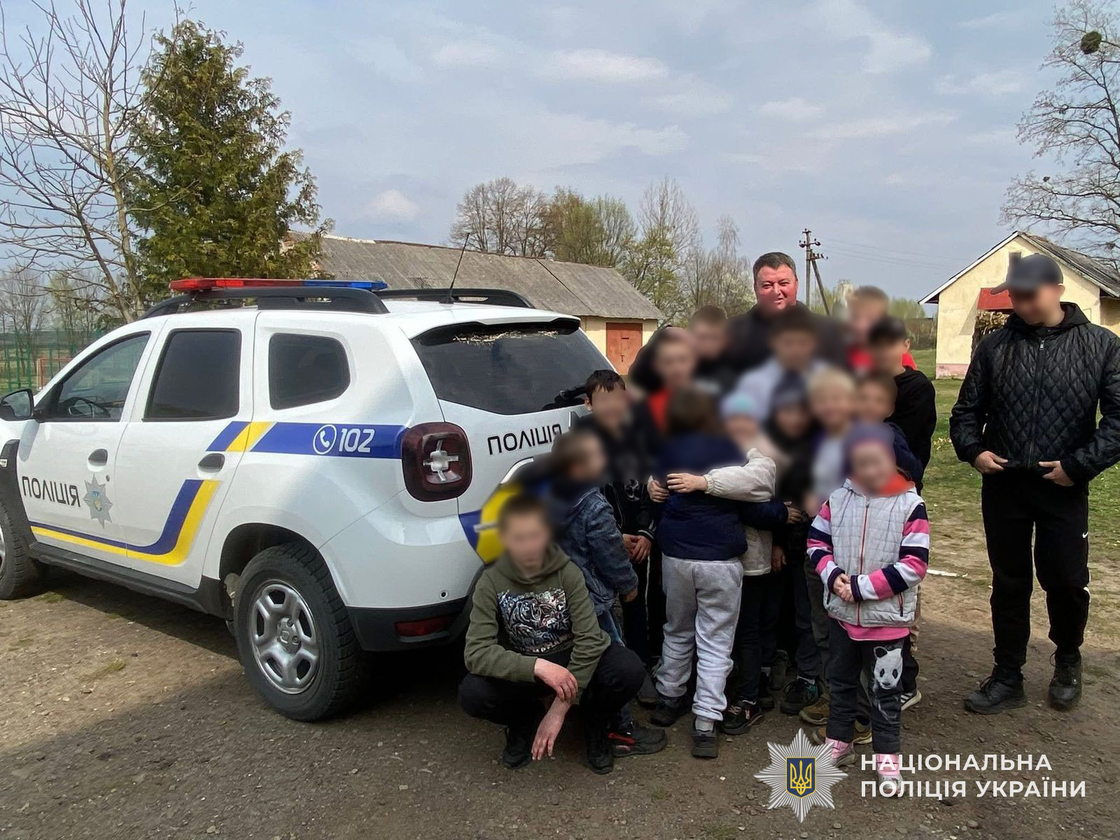 Великоднє тепло та турбота: поліцейські Яворівщини організували святковий обід для вихованців реабілітаційного центру