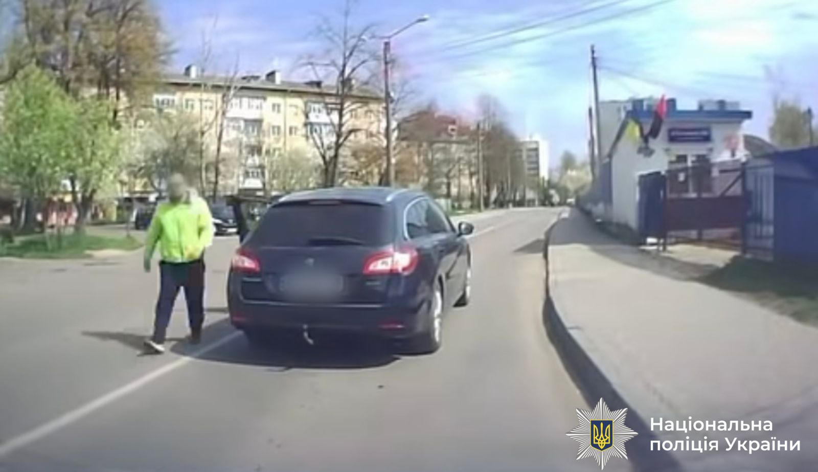 Який наніс тілесне ушкодження жінці на вулиці Сухомлинського