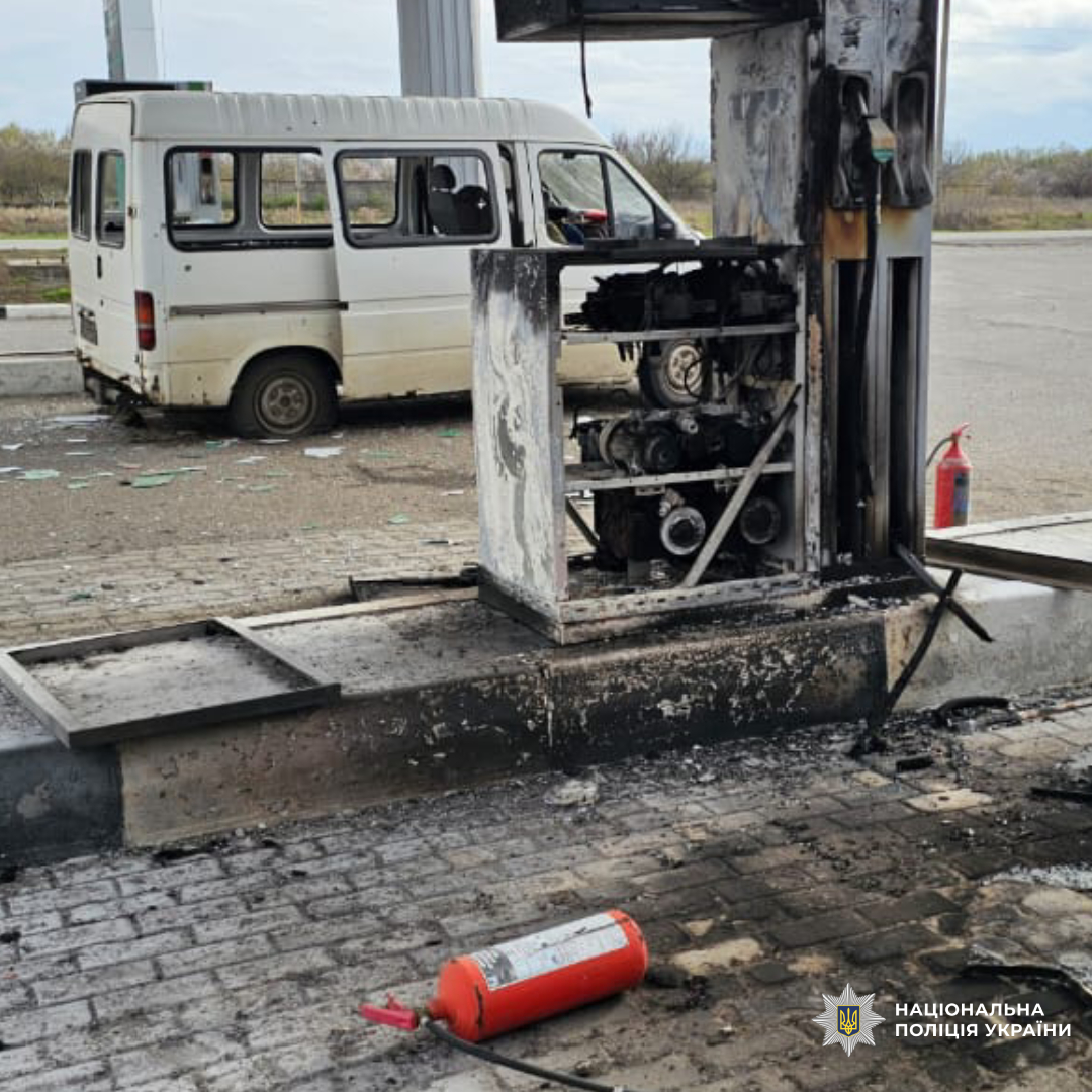 поліцейські Харківщини документують наслідки ворожого обстрілу