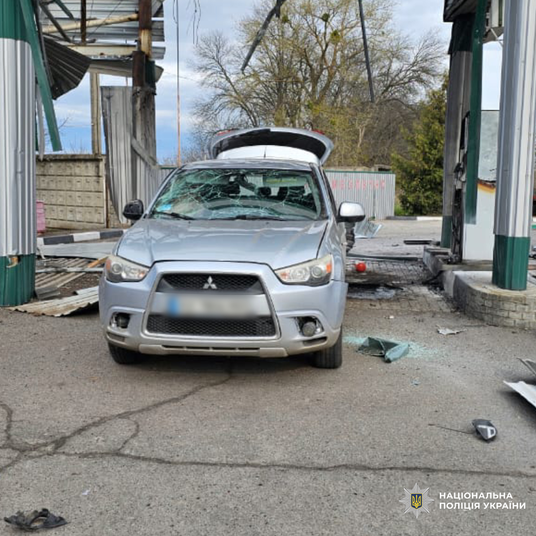 поліцейські Харківщини документують наслідки ворожого обстрілу