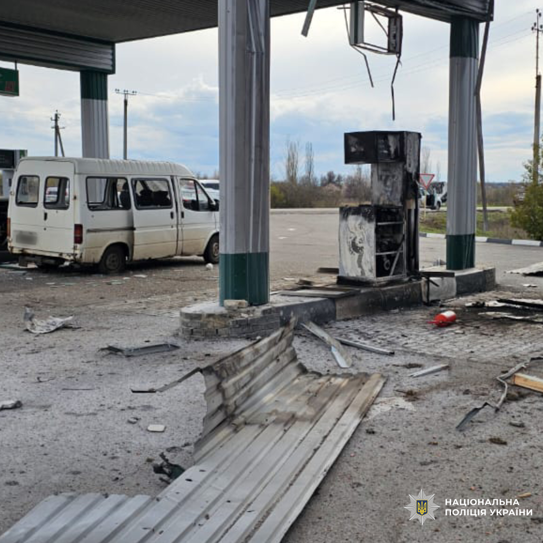 поліцейські Харківщини документують наслідки ворожого обстрілу