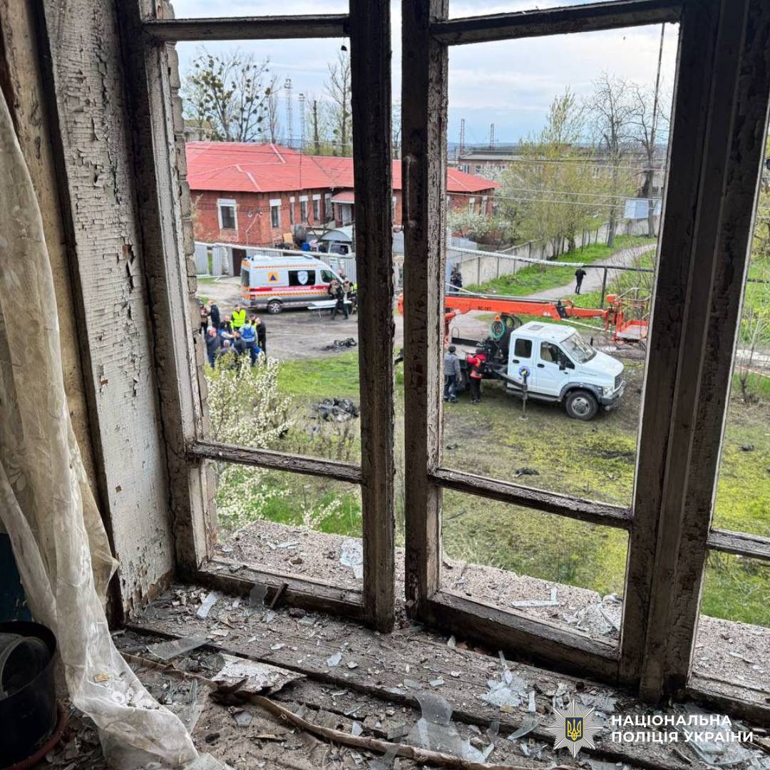 Через обстріл росіян постраждали люди, в тому числі неповнолітня: слідчі відкрили кримінальне провадження за фактом воєнного злочину