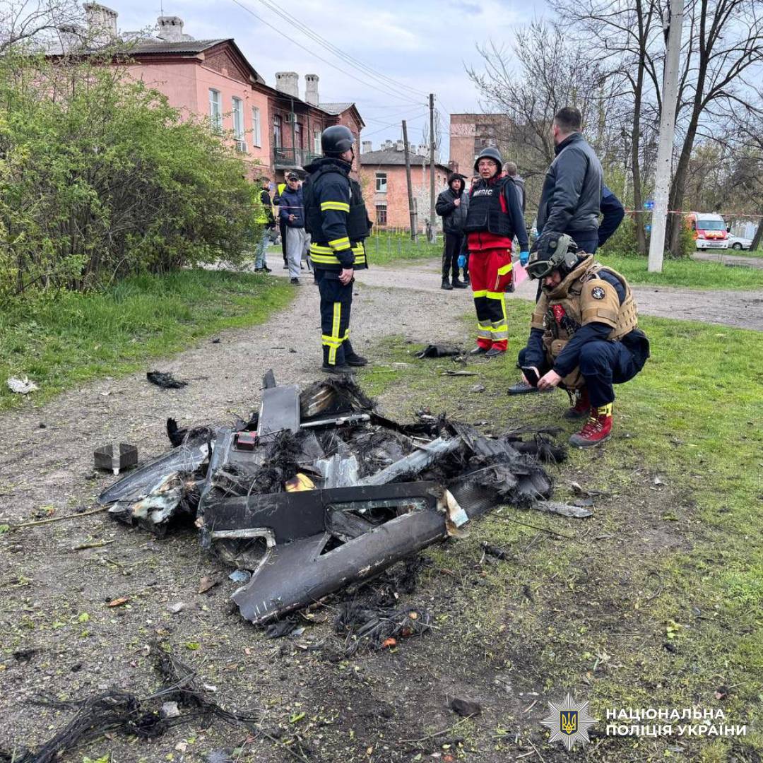 Через обстріл росіян постраждали люди, в тому числі неповнолітня: слідчі відкрили кримінальне провадження за фактом воєнного злочину