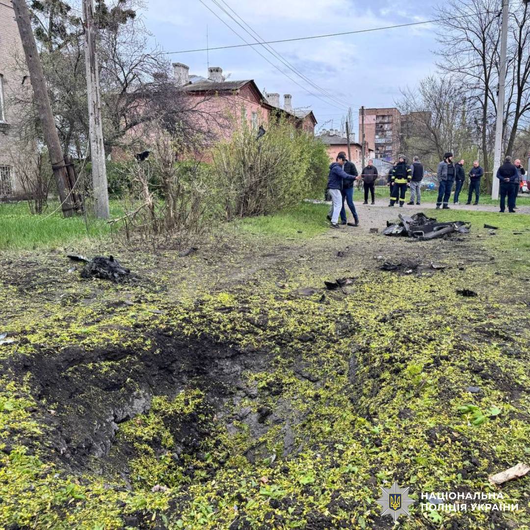 Через обстріл росіян постраждали люди, в тому числі неповнолітня: слідчі відкрили кримінальне провадження за фактом воєнного злочину