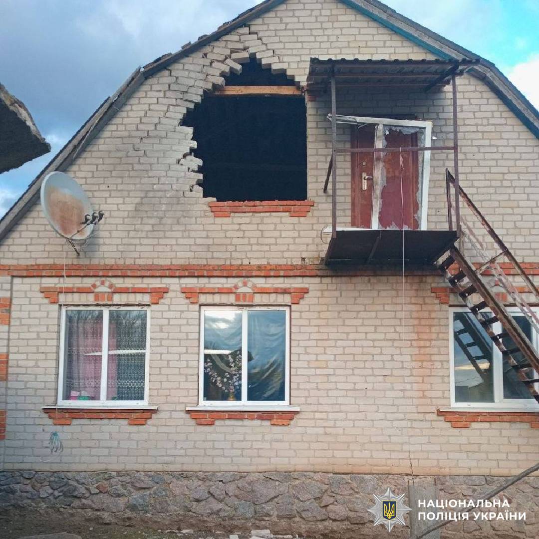 На фото зображені наслідки ворожого обстрілу