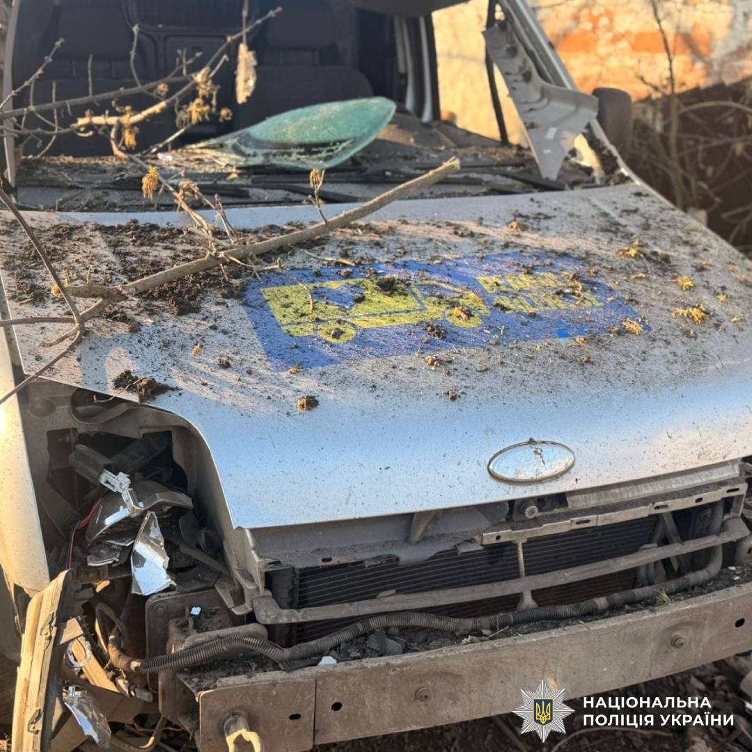 На фото зображені наслідки ворожого обстрілу