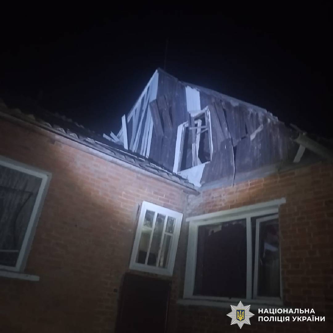 На фото зображені наслідки ворожого обстрілу
