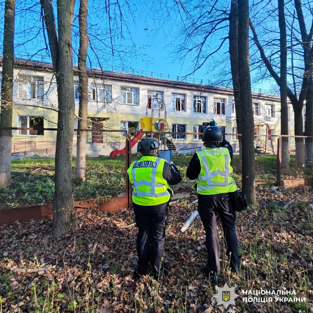 На фото зображені наслідки ворожого обстрілу