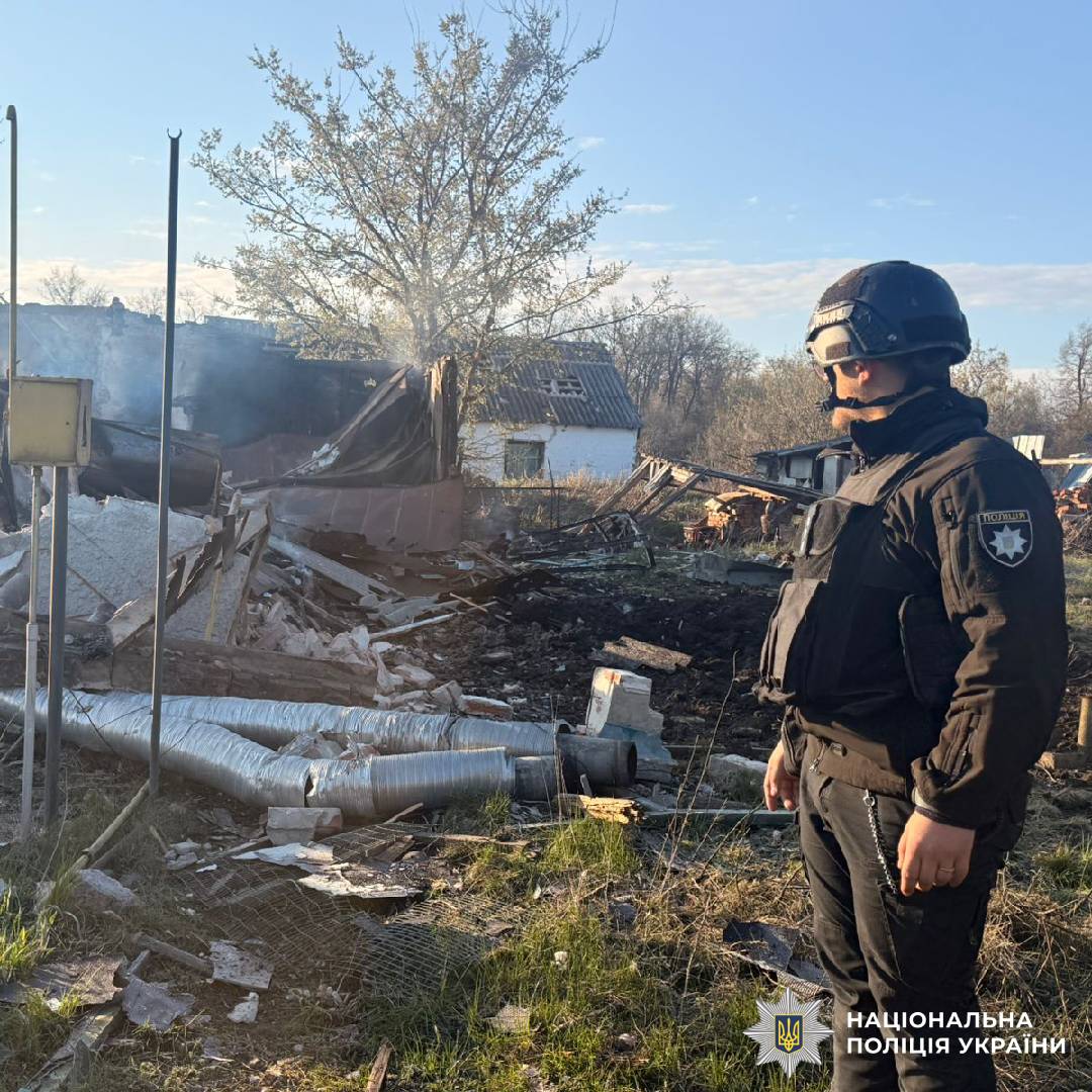 На фото зображені наслідки ворожого обстрілу