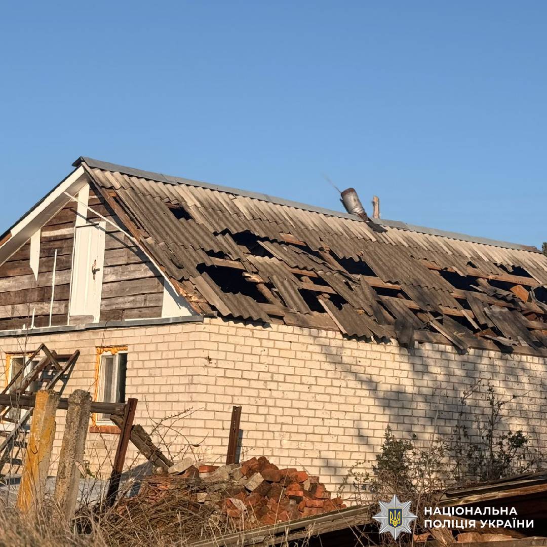 На фото зображені наслідки ворожого обстрілу