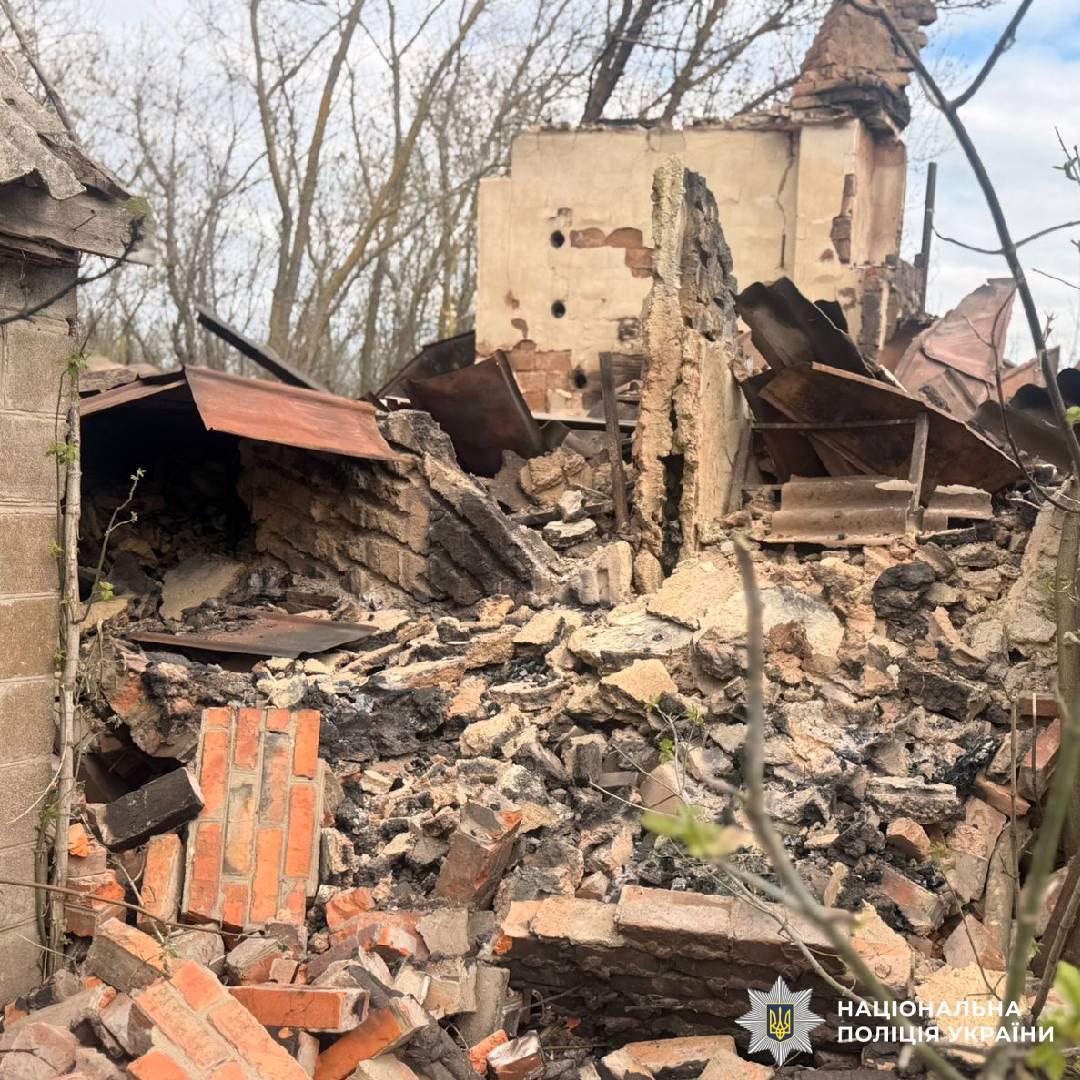 На фото зображені наслідки ворожого обстрілу