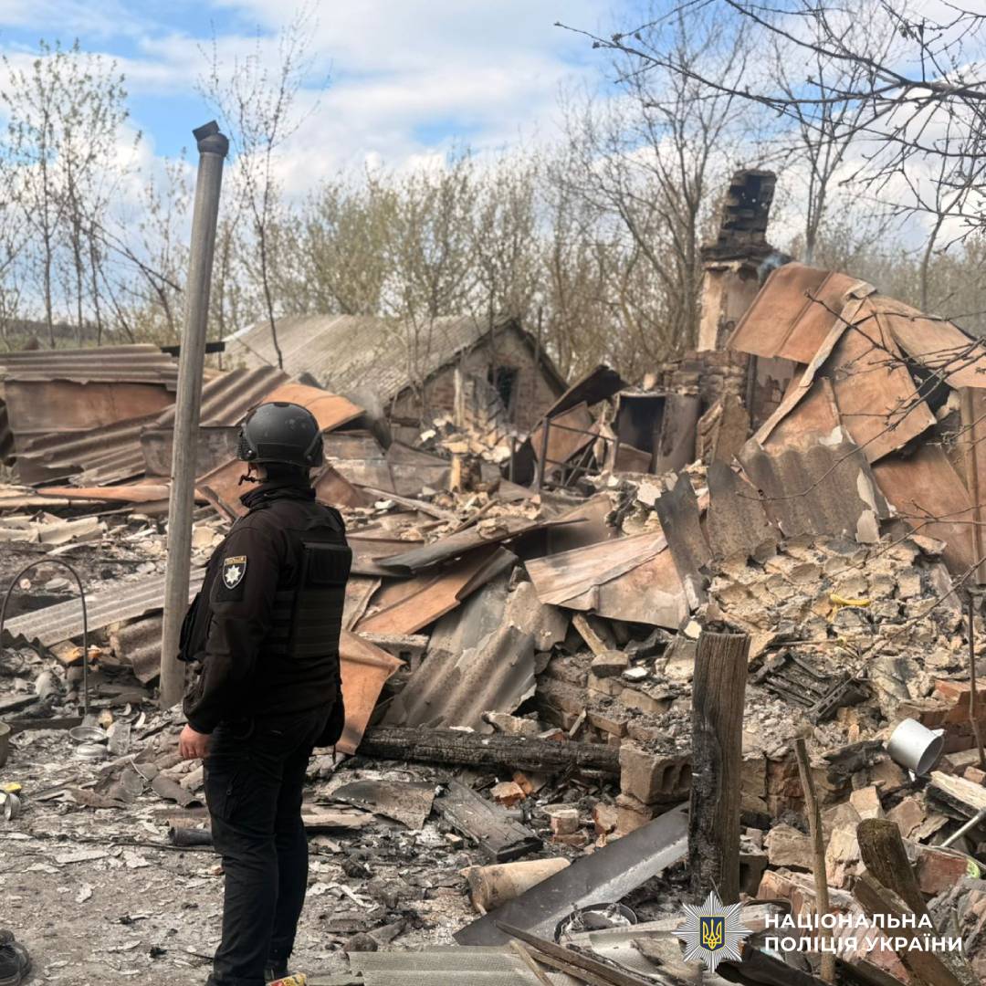 На фото зображені наслідки ворожого обстрілу
