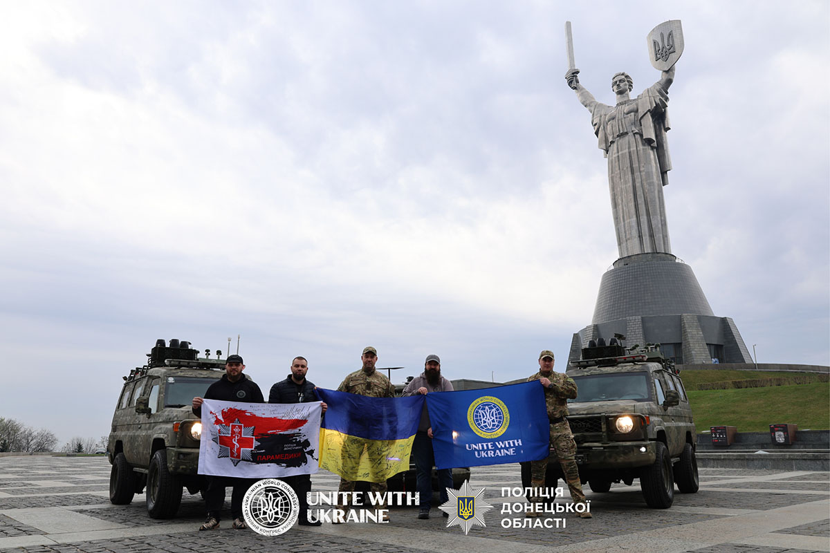 Передача автомобілів парамедикам