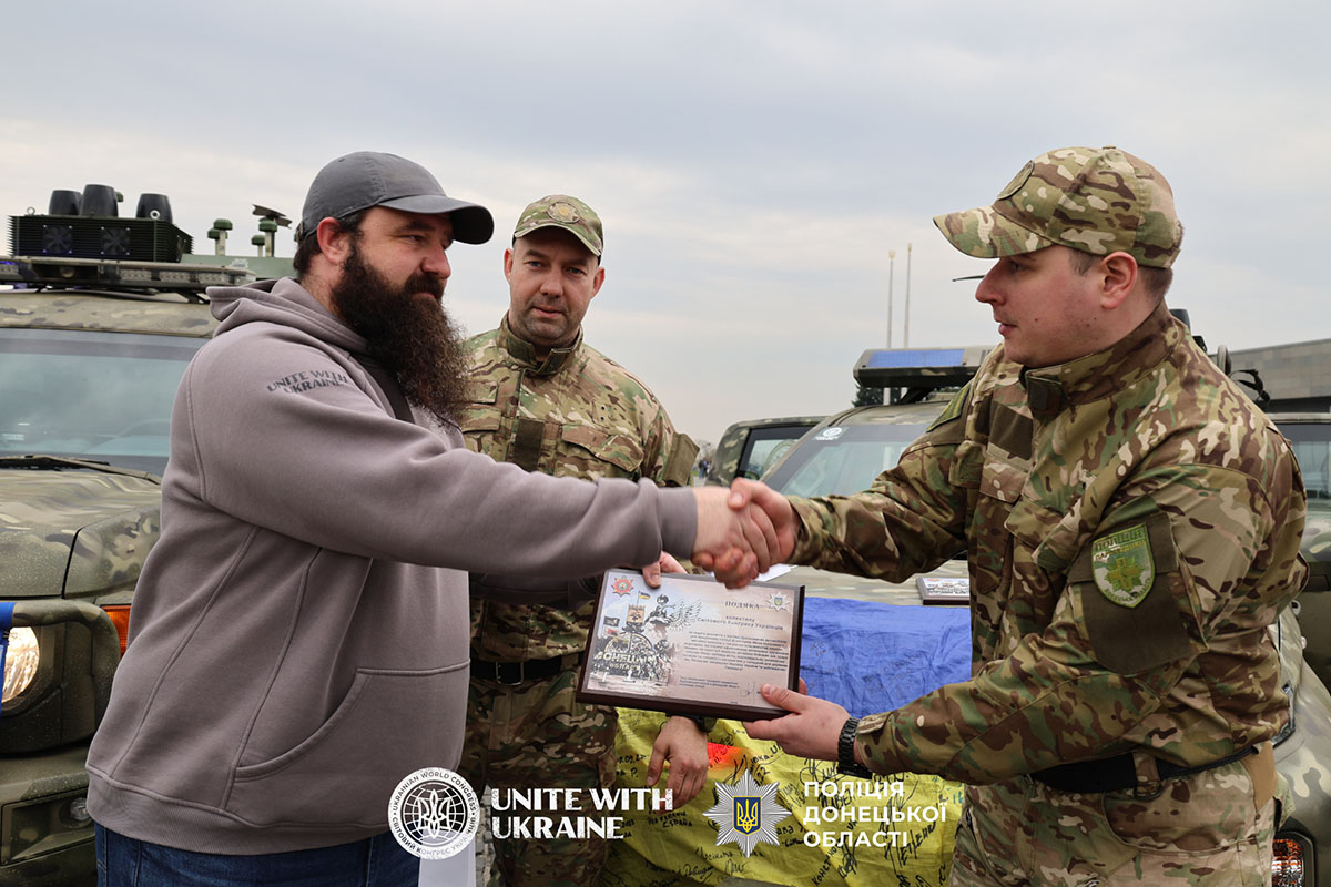 Передача автомобілів парамедикам