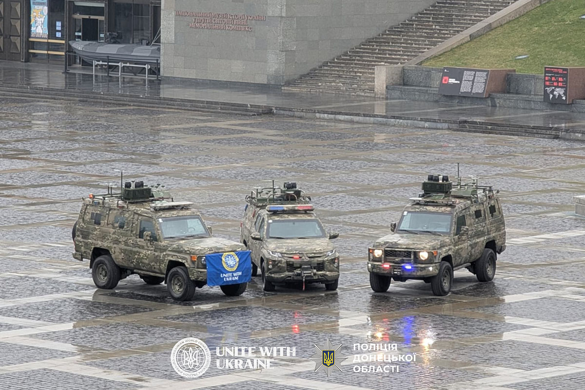 Передача автомобілів парамедикам