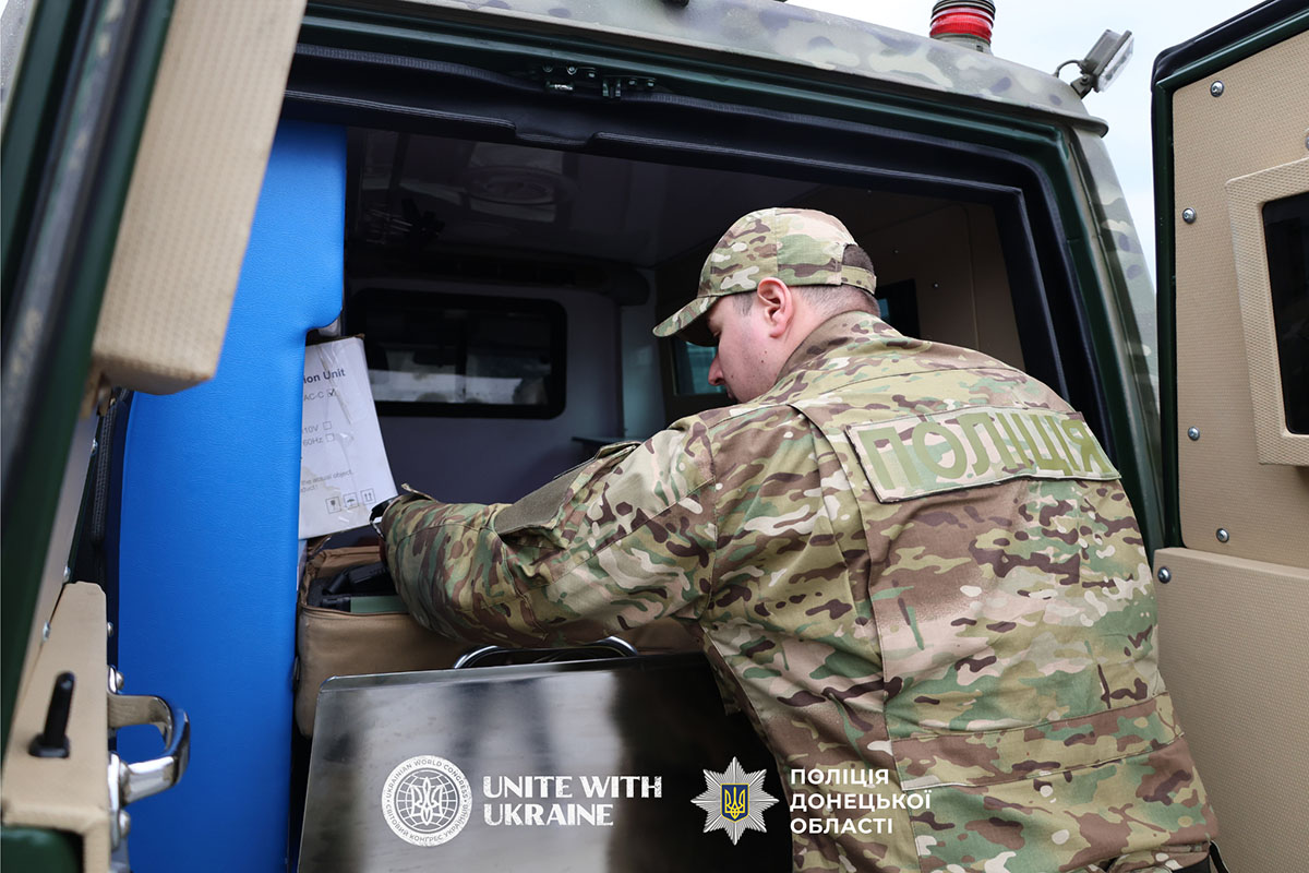 Передача автомобілів парамедикам