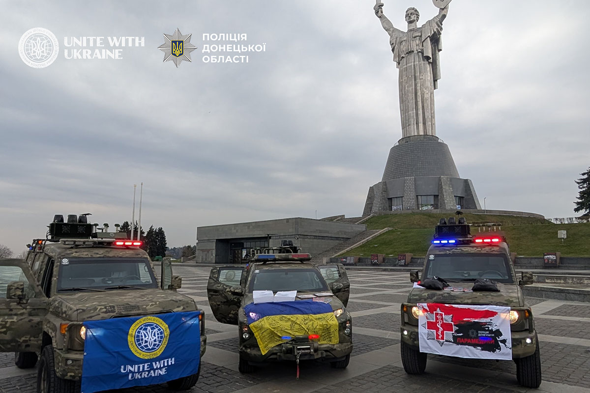 Передача автомобілів парамедикам