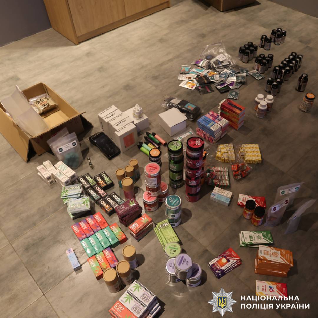Харківські поліцейські викрили масштабну мережу збуту наркотиків під виглядом легальних товарів