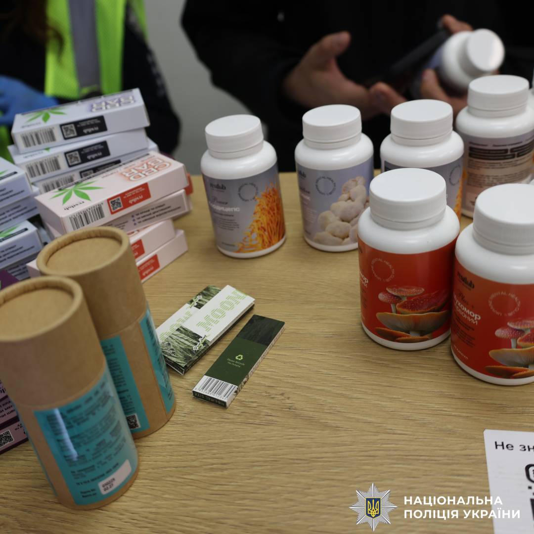 Харківські поліцейські викрили масштабну мережу збуту наркотиків під виглядом легальних товарів