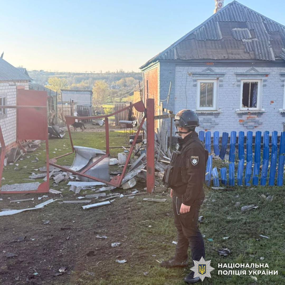 На фото зображені наслідки ворожих обстрілів