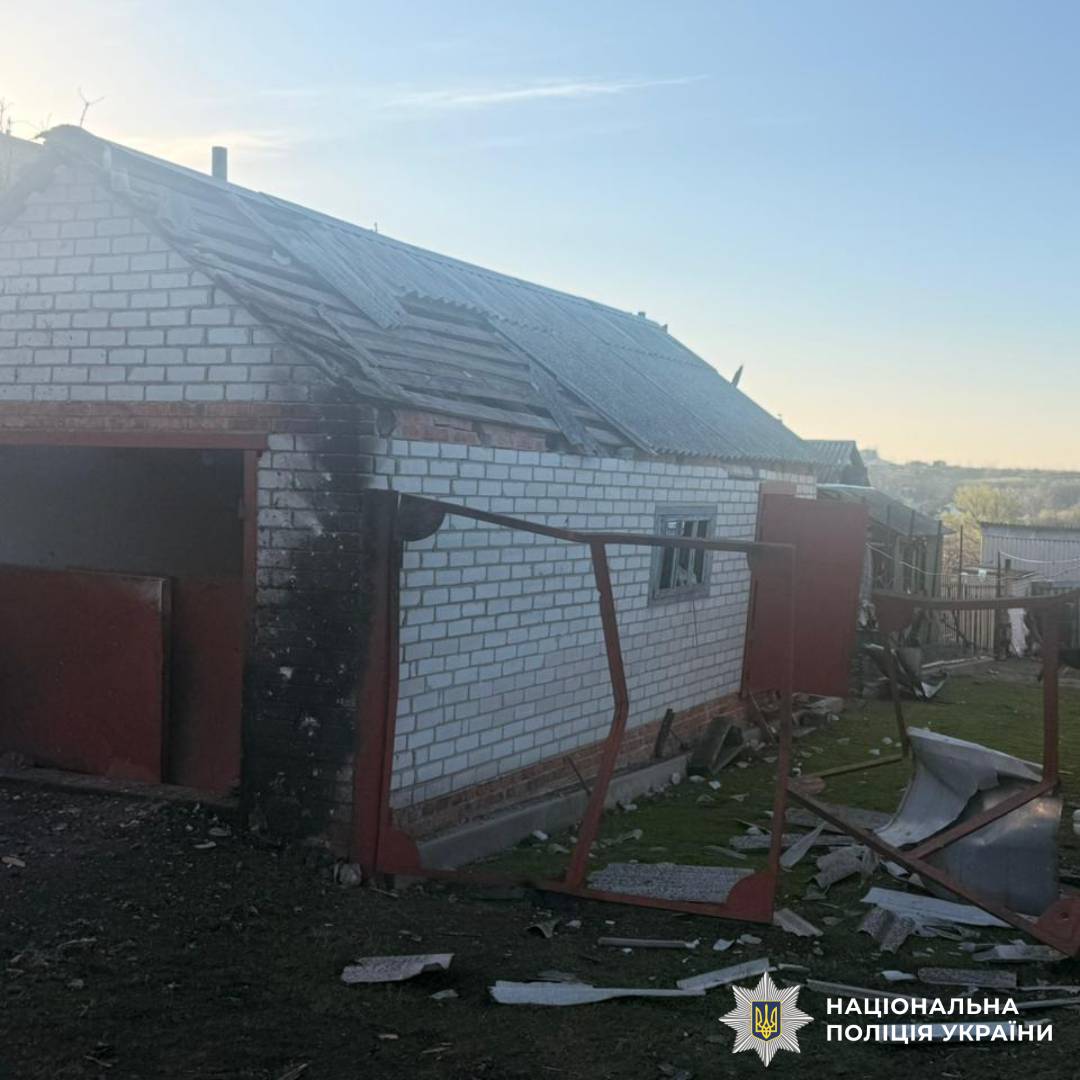 На фото зображені наслідки ворожих обстрілів