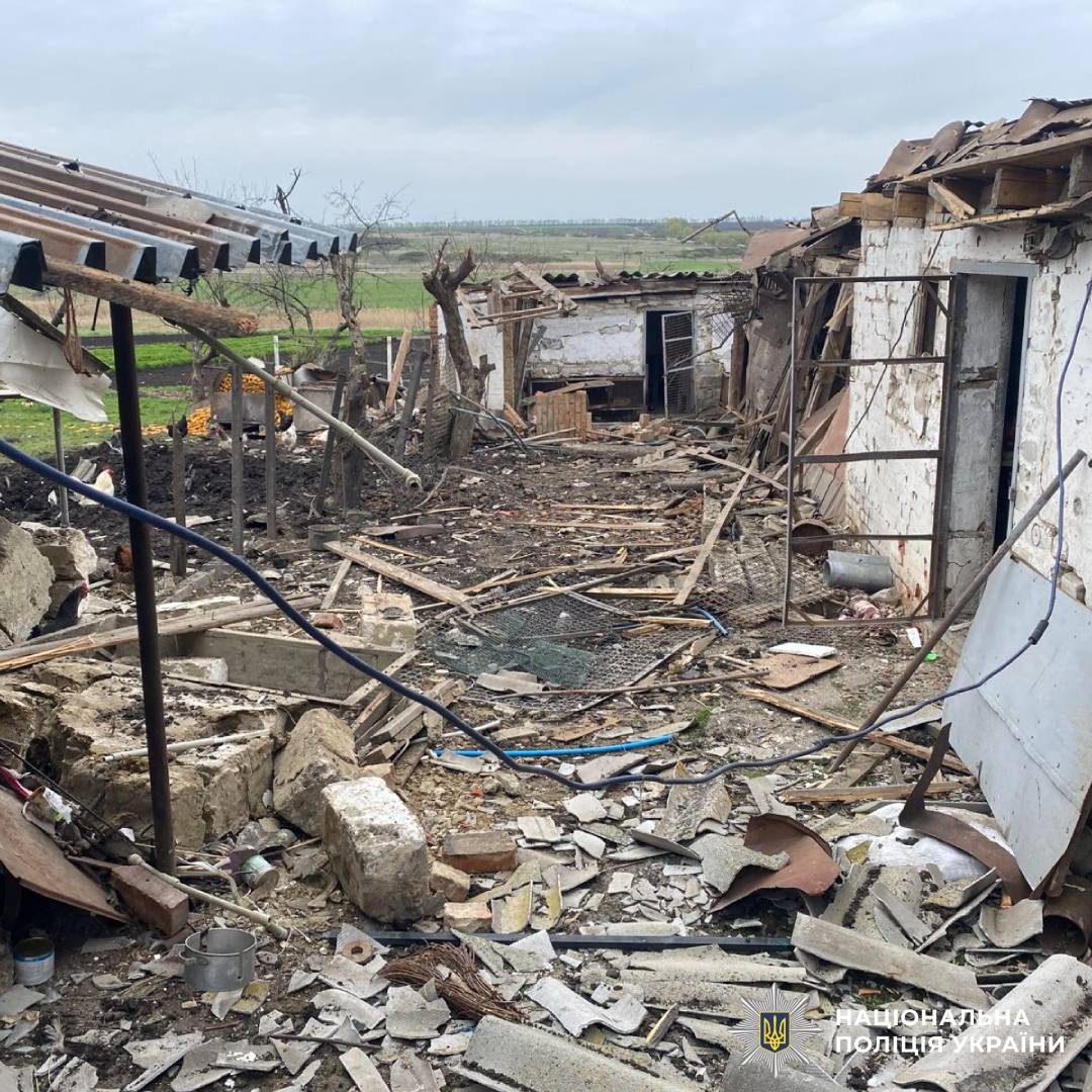 На фото зображені наслідки ворожих обстрілів