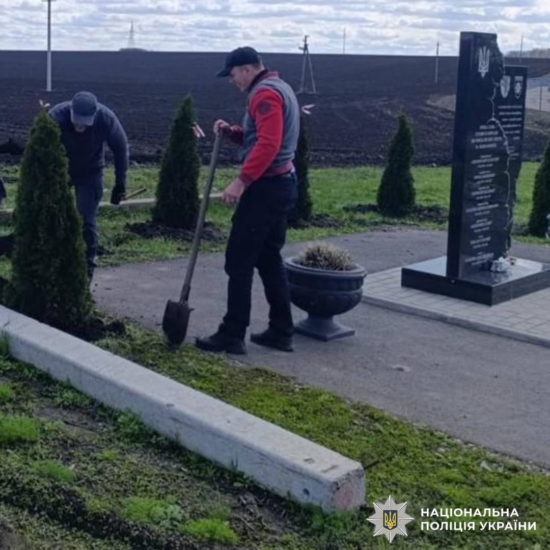 На Золочівщині поліцейські вшанували пам’ять полеглих захисників