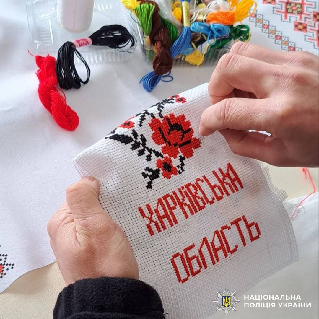 На Харківщині поліцейські та діти долучилися до всеукраїнського проєкту «Нитки, що пишуть історію!»