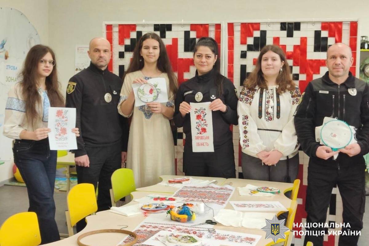 На Харківщині поліцейські та діти долучилися до всеукраїнського проєкту «Нитки, що пишуть історію!»