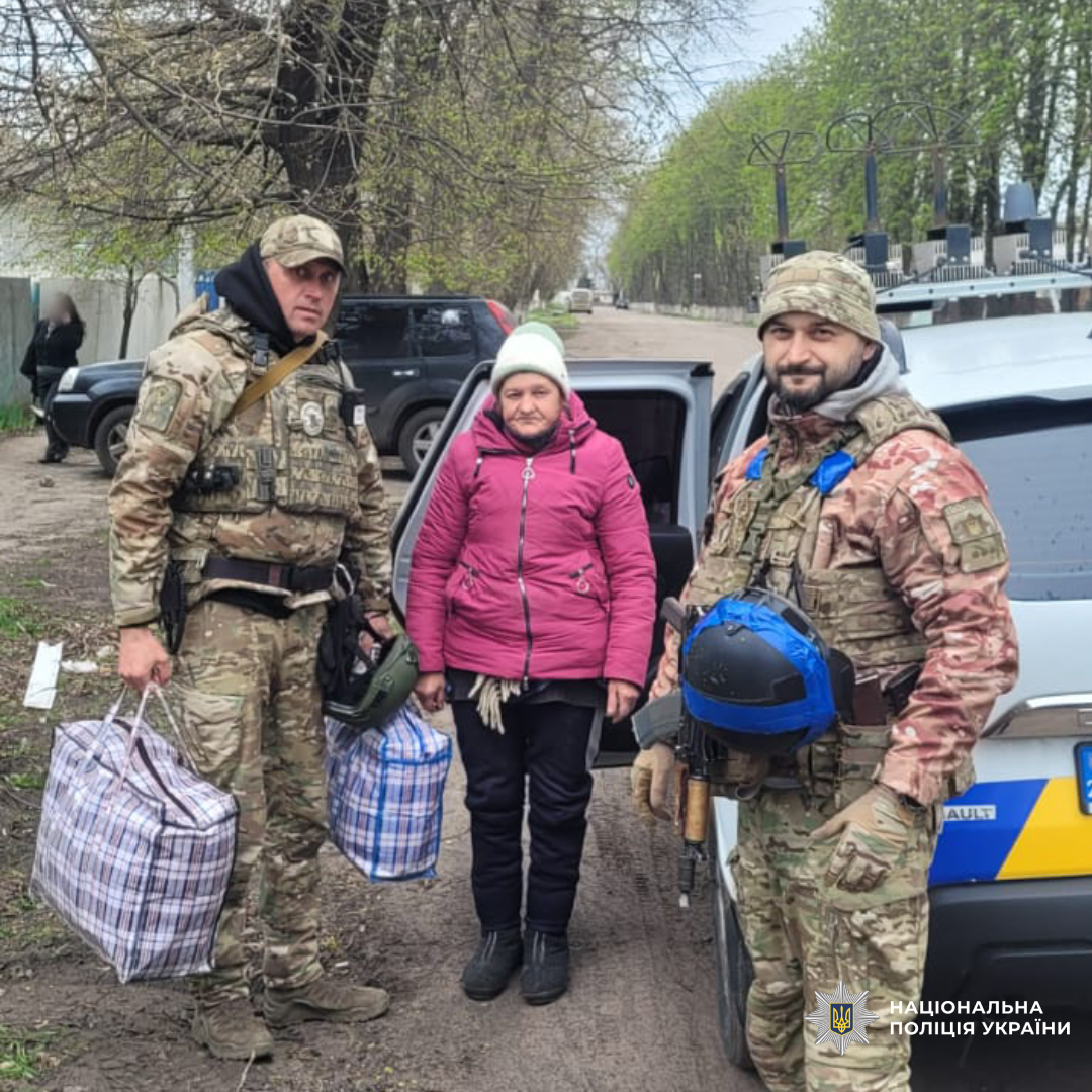 поліція Куп’янщини вивезла людей із зони постійних обстрілів