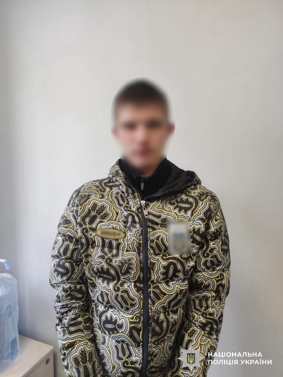 На фото зображений зловмисник, який викрав авто