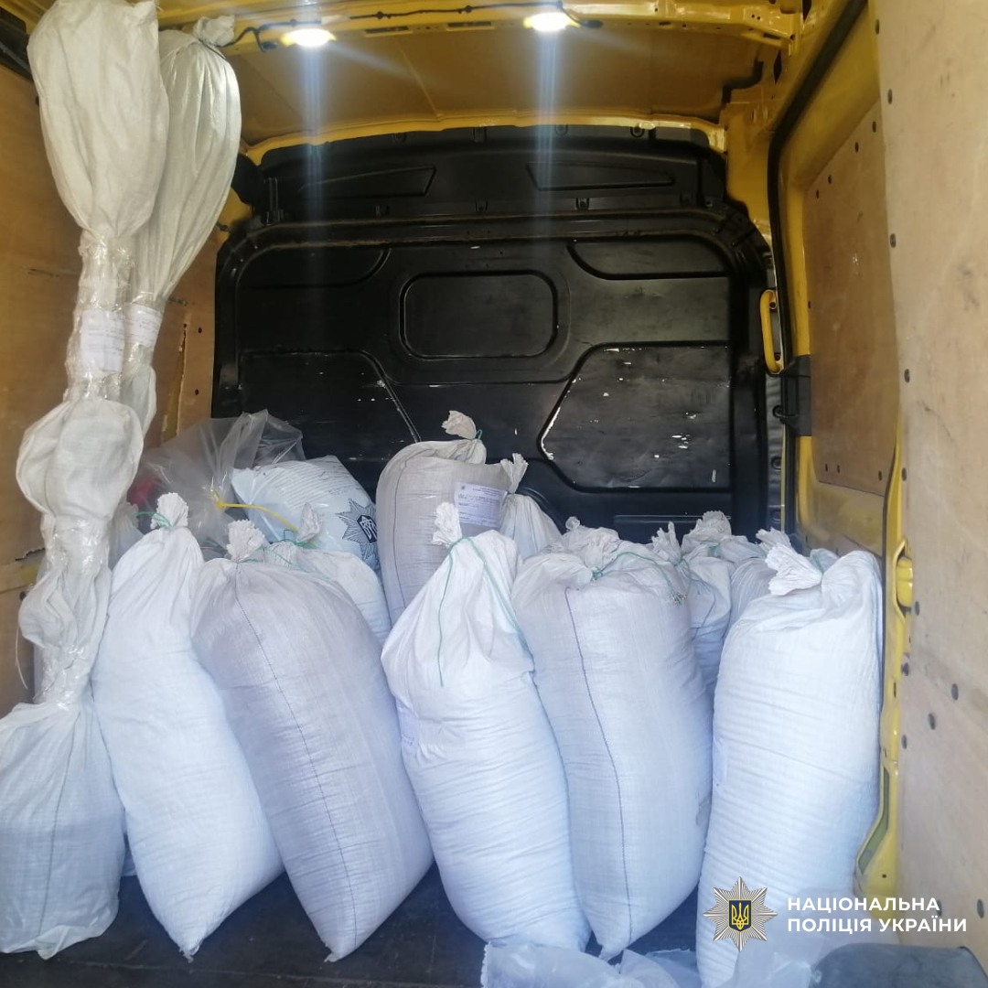 Поліція Харківщини викрила організовану групу, яка займалася незаконним виготовленням та збутом тютюнових виробів