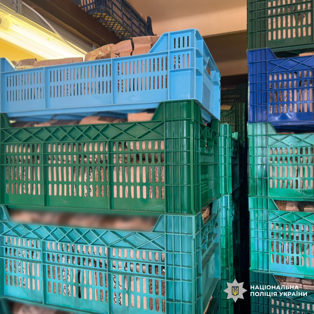 Поліція Харківщини викрила організовану групу, яка займалася незаконним виготовленням та збутом тютюнових виробів