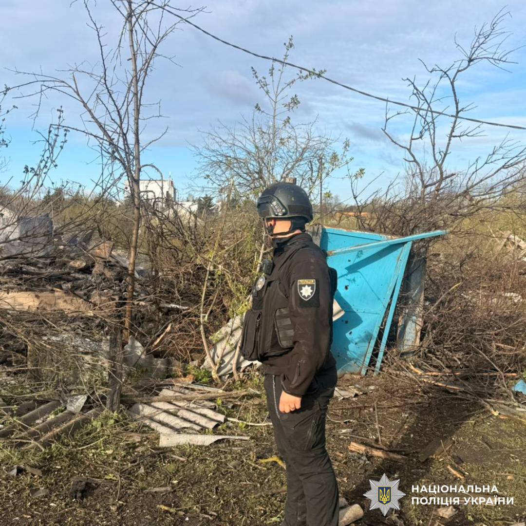 На фото зображено наслідки ворожого обстрілу