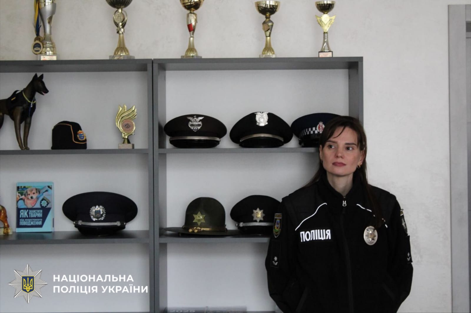 На фотографії зображено Кінологічний центр поліції Київщини, який відвідали учні столичного регіону.