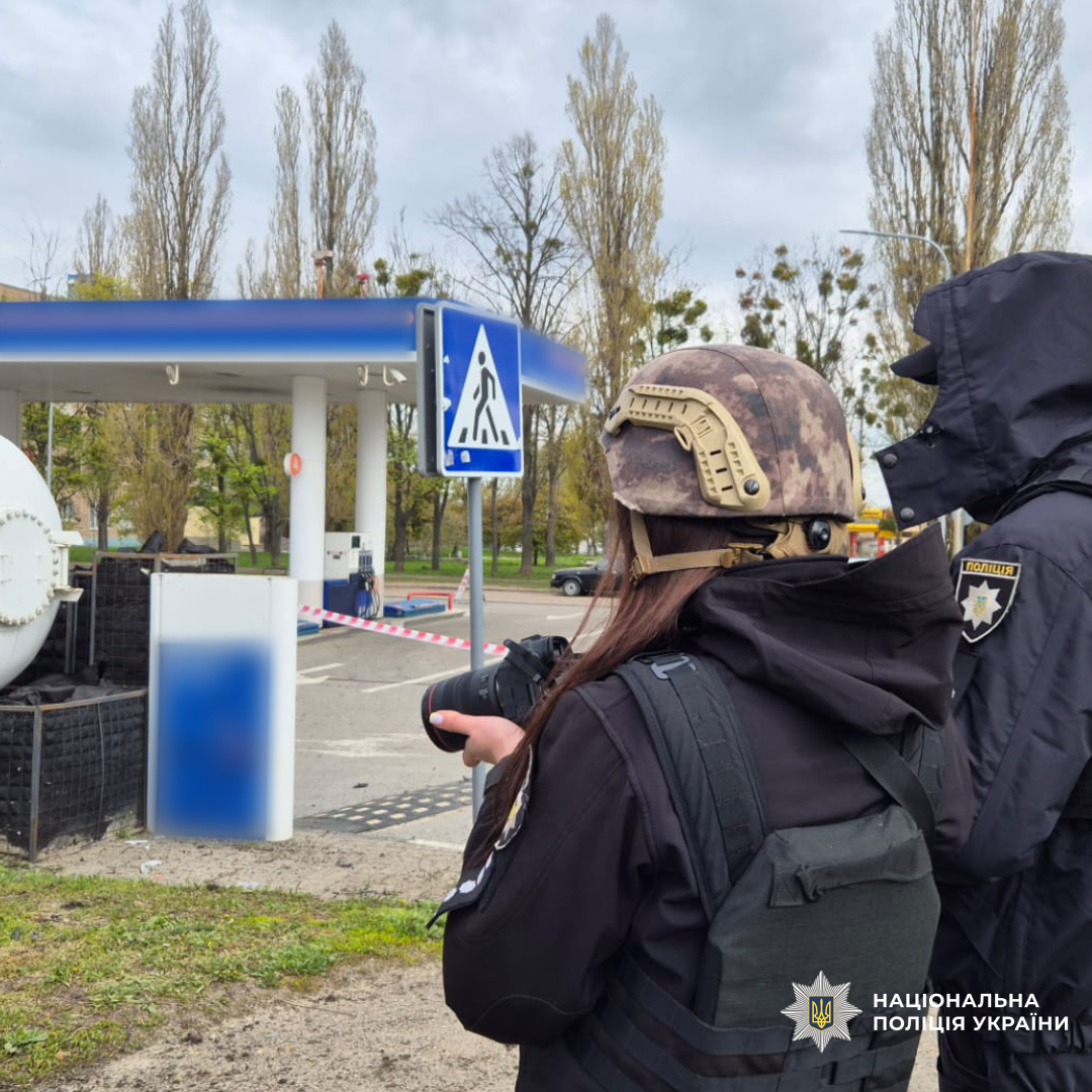 Через численні ранкові обстріли по Харківській області постраждали двоє чоловіків: поліція працює на місцях влучань