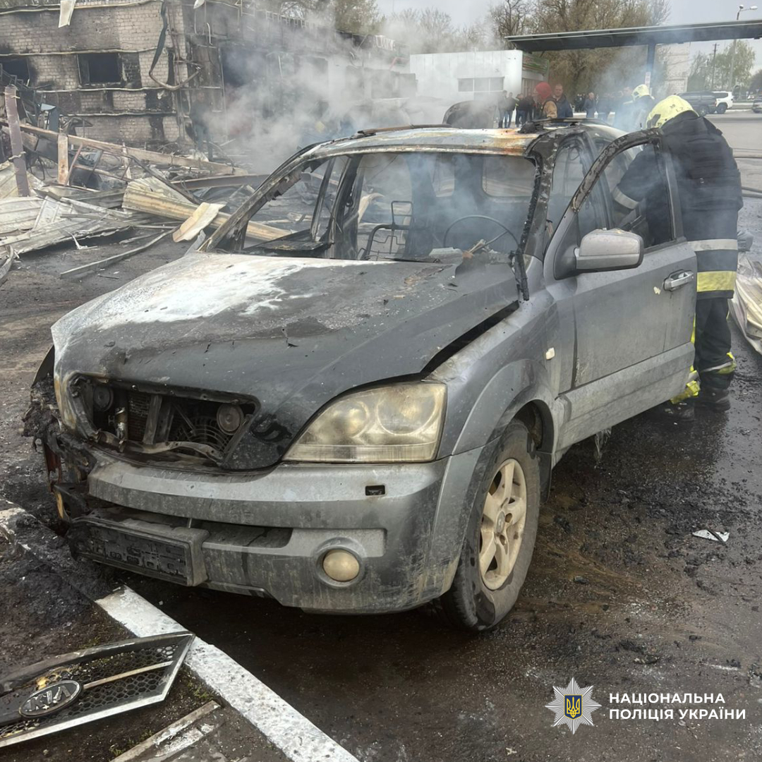 Через численні ранкові обстріли по Харківській області постраждали двоє чоловіків: поліція працює на місцях влучань
