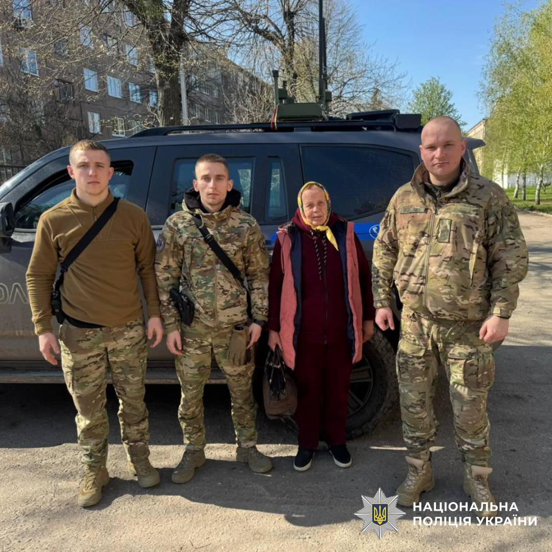 На Харківщині поліцейські спецпідрозділу «Білий Янгол» евакуювали 74 людини