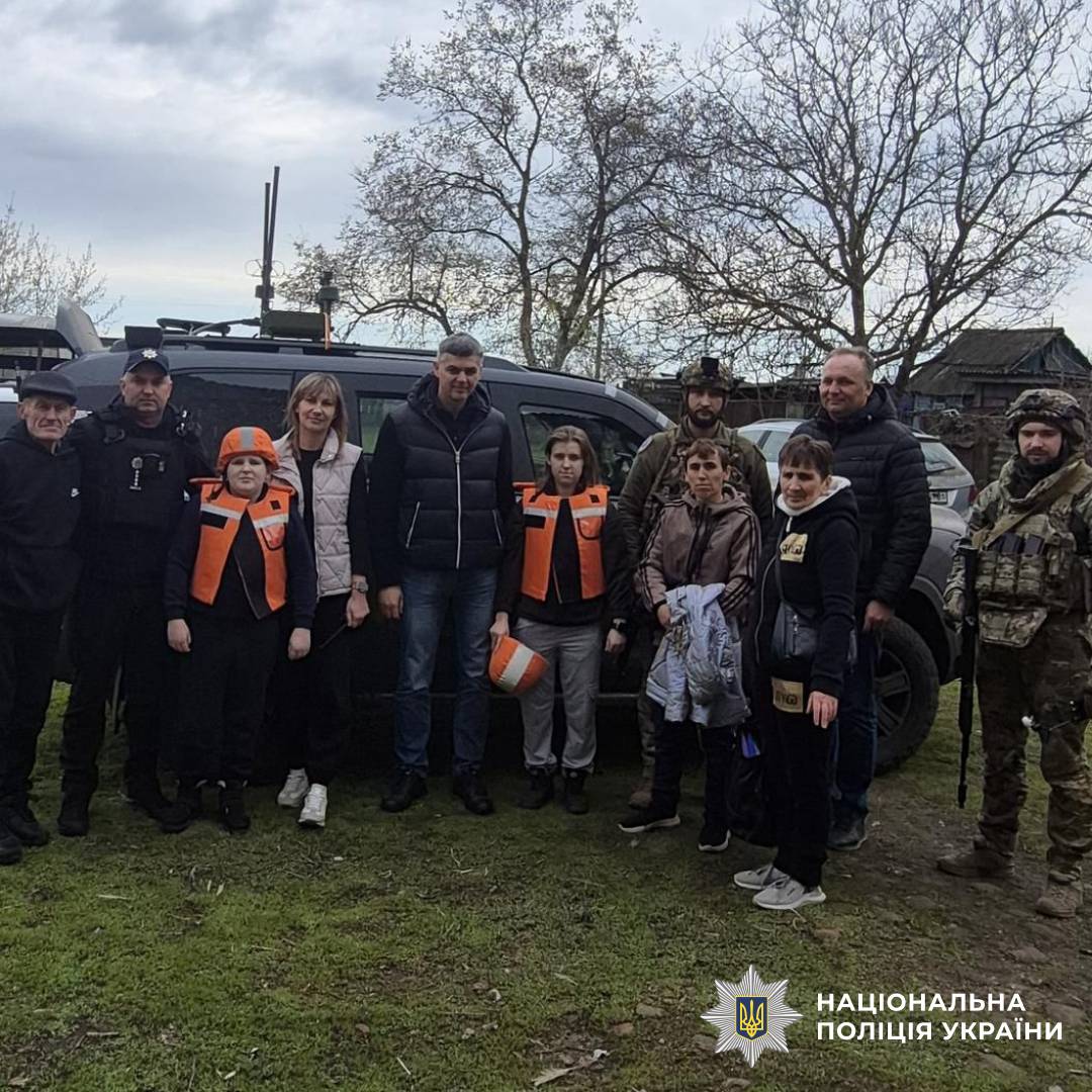 На Харківщині поліцейські спецпідрозділу «Білий Янгол» евакуювали 74 людини