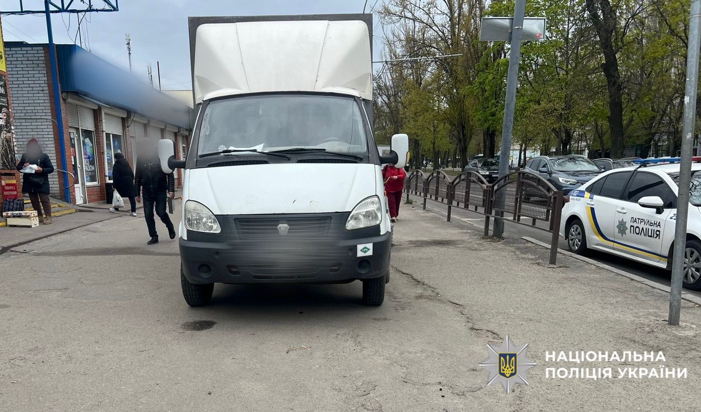На фото автомобіль, учасник ДТП.