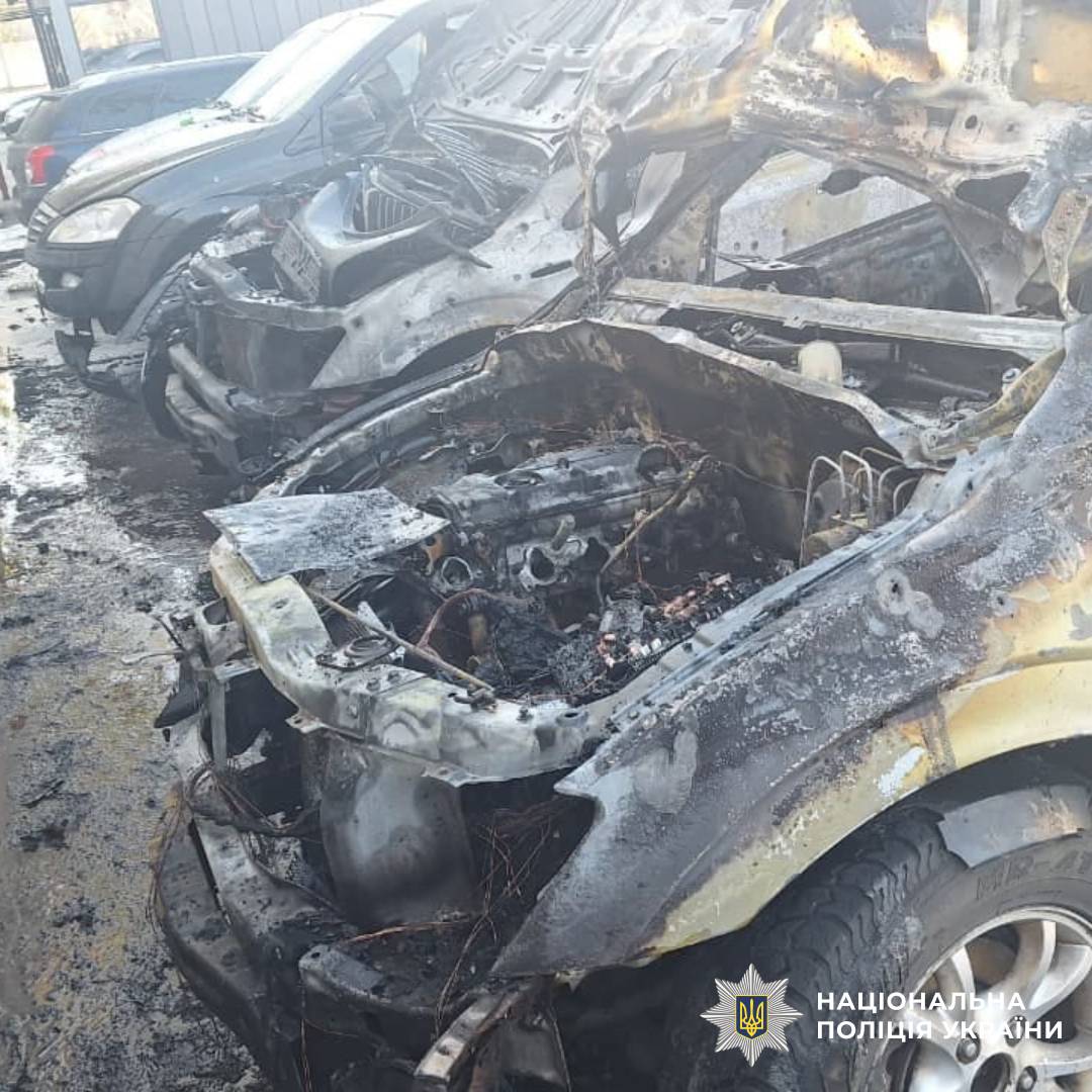 На фото зображені наслідки ворожих обстрілів